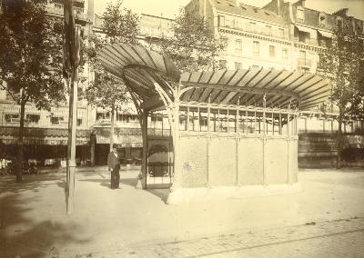 PARIS - Station Porte Maillot