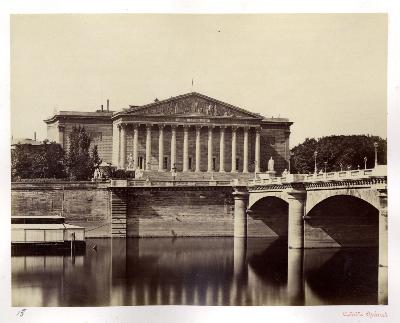 PARIS - Pont de la Concorde et Assemblée Nationale