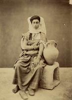 EGYPTE - Femme assise à la cruche