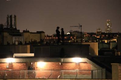 Conversation dans l’ombre de la nuit